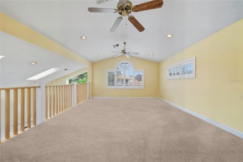 House in Tampa, Florida 3 bedrooms, 300.91 sq.m. № 1912560 - photo 21