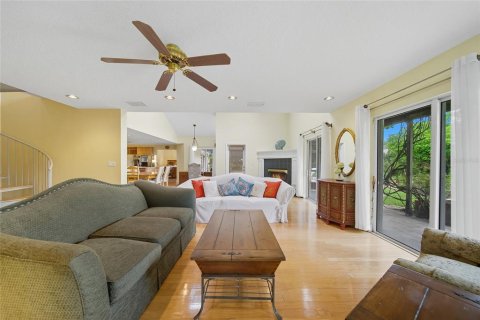 House in Tampa, Florida 3 bedrooms, 300.91 sq.m. № 1912560 - photo 5