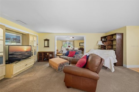 House in Tampa, Florida 3 bedrooms, 300.91 sq.m. № 1912560 - photo 28