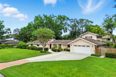 House in Tampa, Florida 3 bedrooms, 300.91 sq.m. № 1912560 - photo 23