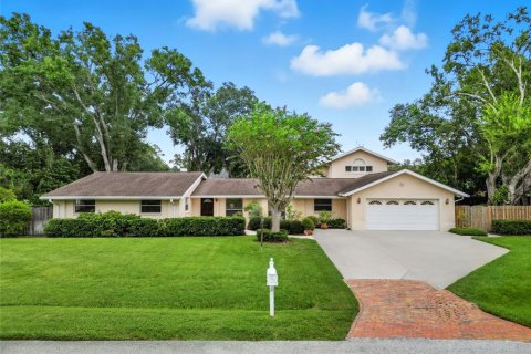 House in Tampa, Florida 3 bedrooms, 300.91 sq.m. № 1912560 - photo 1