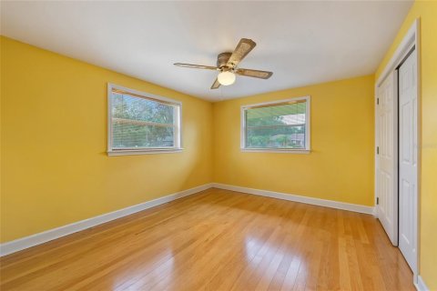 House in Tampa, Florida 3 bedrooms, 300.91 sq.m. № 1912560 - photo 15