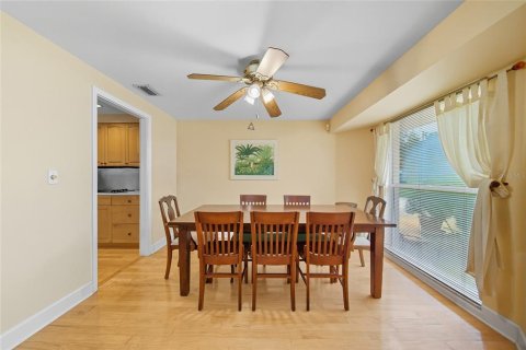 House in Tampa, Florida 3 bedrooms, 300.91 sq.m. № 1912560 - photo 29
