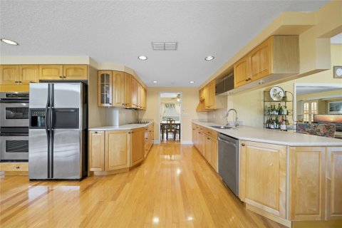 House in Tampa, Florida 3 bedrooms, 300.91 sq.m. № 1912560 - photo 2