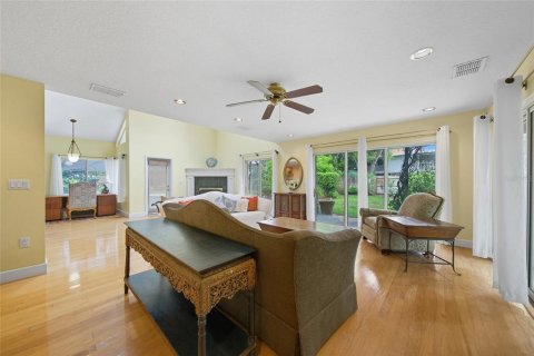 House in Tampa, Florida 3 bedrooms, 300.91 sq.m. № 1912560 - photo 20