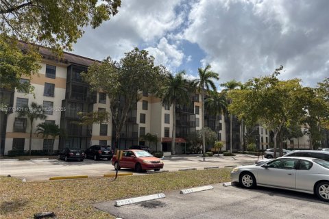 Condo in Lauderhill, Florida, 2 bedrooms  № 1868768 - photo 2