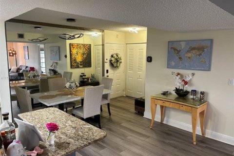 Condo in Lauderhill, Florida, 2 bedrooms  № 1868768 - photo 3