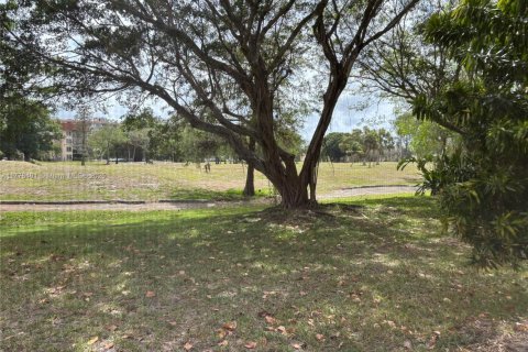 Condo in Lauderhill, Florida, 2 bedrooms  № 1868768 - photo 19