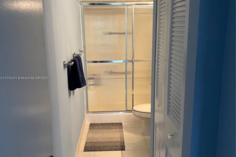 Condo in Lauderhill, Florida, 2 bedrooms  № 1868768 - photo 16