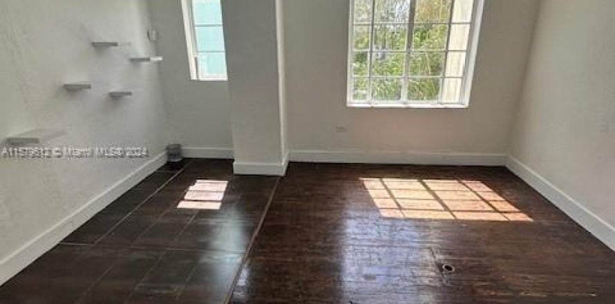 Bureau à Miami, Floride № 1154290