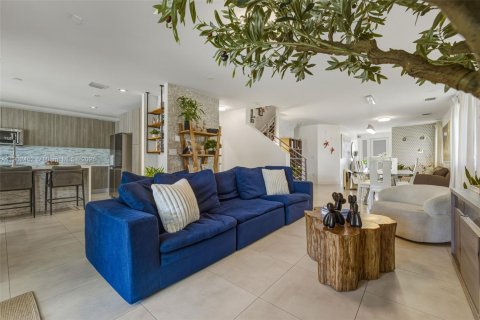 House in Doral, Florida 4 bedrooms, 258.45 sq.m. № 1953660 - photo 25