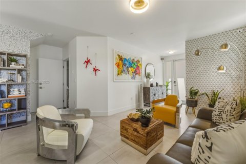 House in Doral, Florida 4 bedrooms, 258.45 sq.m. № 1953660 - photo 16