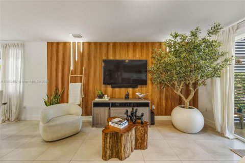 House in Doral, Florida 4 bedrooms, 258.45 sq.m. № 1953660 - photo 23