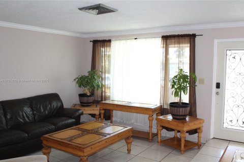 House in Miramar, Florida 4 bedrooms, 200.85 sq.m. № 1726320 - photo 4