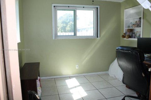 House in Miramar, Florida 4 bedrooms, 200.85 sq.m. № 1726320 - photo 14