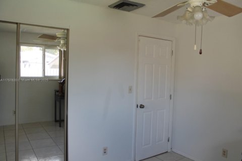 House in Miramar, Florida 4 bedrooms, 200.85 sq.m. № 1726320 - photo 12