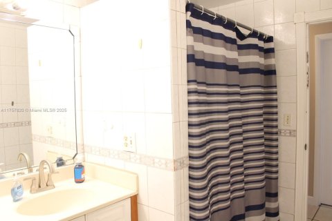 House in Miramar, Florida 4 bedrooms, 200.85 sq.m. № 1726320 - photo 16