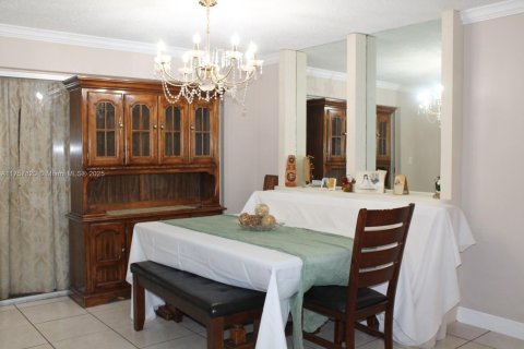 House in Miramar, Florida 4 bedrooms, 200.85 sq.m. № 1726320 - photo 6