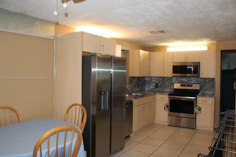 House in Miramar, Florida 4 bedrooms, 200.85 sq.m. № 1726320 - photo 7