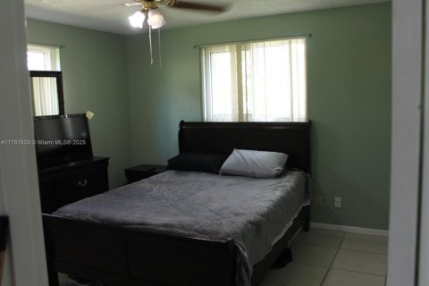 House in Miramar, Florida 4 bedrooms, 200.85 sq.m. № 1726320 - photo 11