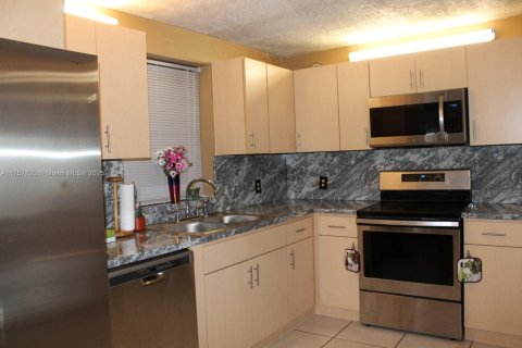 House in Miramar, Florida 4 bedrooms, 200.85 sq.m. № 1726320 - photo 8