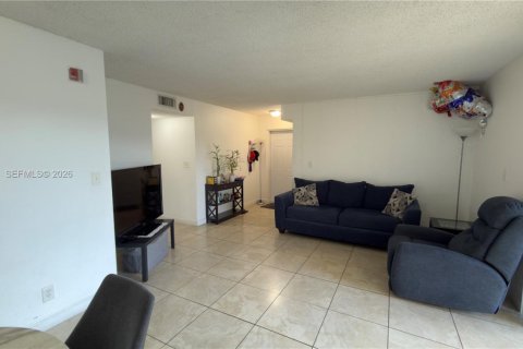 Condominio en alquiler en Tamarac, Florida, 2 dormitorios, 91.42 m2 № 2058669 - foto 5
