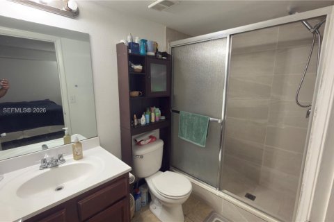 Condominio en alquiler en Tamarac, Florida, 2 dormitorios, 91.42 m2 № 2058669 - foto 12