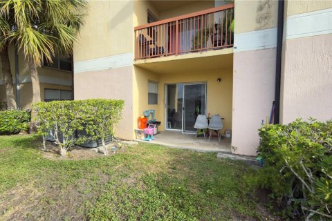 Condominio en alquiler en Tamarac, Florida, 2 dormitorios, 91.42 m2 № 2058669 - foto 18