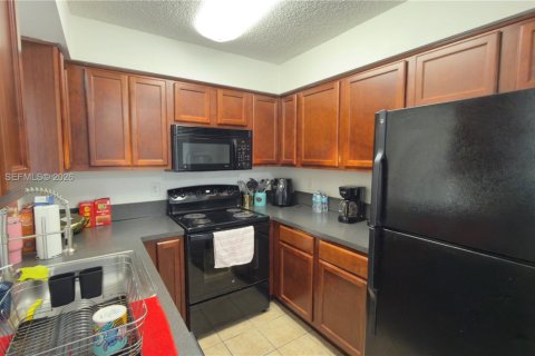Condominio en alquiler en Tamarac, Florida, 2 dormitorios, 91.42 m2 № 2058669 - foto 4