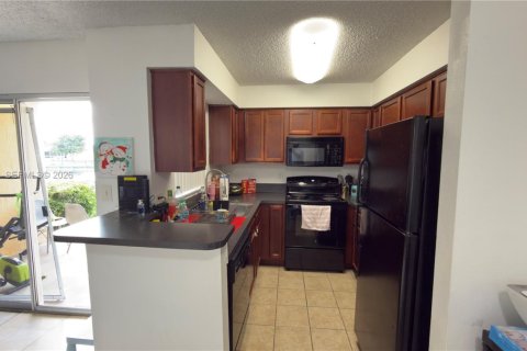Condominio en alquiler en Tamarac, Florida, 2 dormitorios, 91.42 m2 № 2058669 - foto 3
