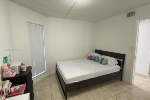 Condominio en alquiler en Tamarac, Florida, 2 dormitorios, 91.42 m2 № 2058669 - foto 6