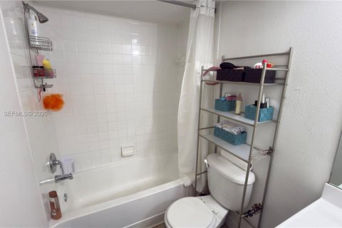 Condominio en alquiler en Tamarac, Florida, 2 dormitorios, 91.42 m2 № 2058669 - foto 9