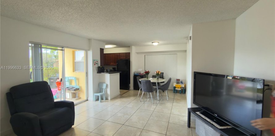Condominio en Tamarac, Florida, 2 dormitorios  № 2058669