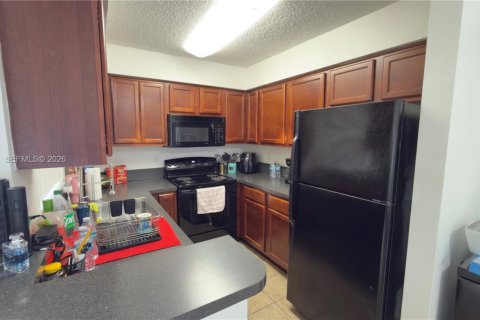 Condominio en alquiler en Tamarac, Florida, 2 dormitorios, 91.42 m2 № 2058669 - foto 2