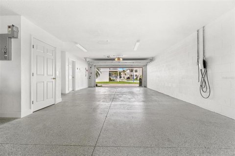 Townhouse in North Redington Beach, Florida 3 bedrooms, 211.26 sq.m. № 1865948 - photo 6