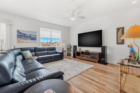 Townhouse in North Redington Beach, Florida 3 bedrooms, 211.26 sq.m. № 1865948 - photo 15