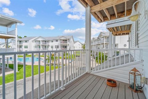 Townhouse in North Redington Beach, Florida 3 bedrooms, 211.26 sq.m. № 1865948 - photo 11