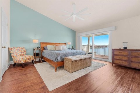 Townhouse in North Redington Beach, Florida 3 bedrooms, 211.26 sq.m. № 1865948 - photo 20