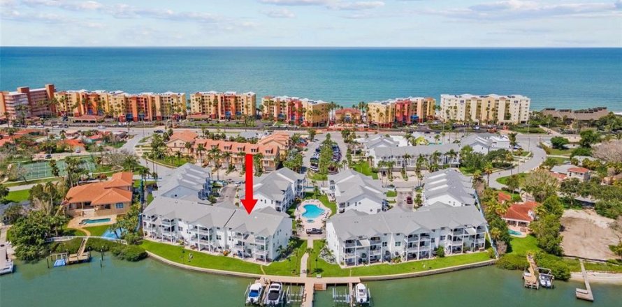 Townhouse in North Redington Beach, Florida 3 bedrooms, 211.26 sq.m. № 1865948
