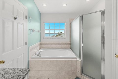 Townhouse in North Redington Beach, Florida 3 bedrooms, 211.26 sq.m. № 1865948 - photo 25