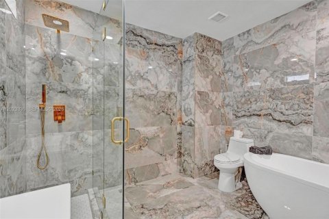 Villa ou maison à louer à Fort Lauderdale, Floride: 6 chambres, 335.56 m2 № 2248046 - photo 16
