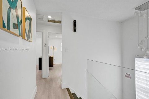 Villa ou maison à louer à Fort Lauderdale, Floride: 6 chambres, 335.56 m2 № 2248046 - photo 18