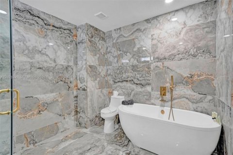 Villa ou maison à louer à Fort Lauderdale, Floride: 6 chambres, 335.56 m2 № 2248046 - photo 15