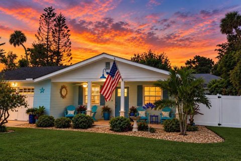 House in Edgewater, Florida 2 bedrooms, 106.84 sq.m. № 2403583