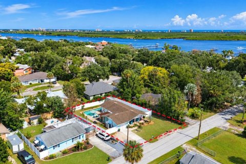 House in Edgewater, Florida 2 bedrooms, 106.84 sq.m. № 2403583 - photo 5