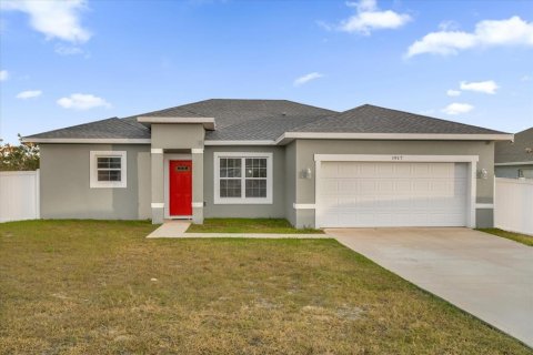 House in Poinciana, Florida 4 bedrooms, 155.98 sq.m. № 1555160 - photo 1