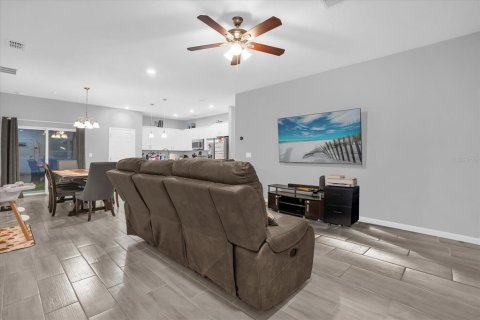 House in Poinciana, Florida 4 bedrooms, 155.98 sq.m. № 1555160 - photo 4