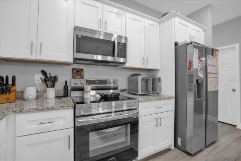 House in Poinciana, Florida 4 bedrooms, 155.98 sq.m. № 1555160 - photo 6
