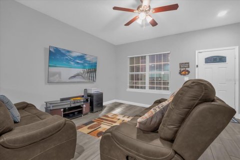 House in Poinciana, Florida 4 bedrooms, 155.98 sq.m. № 1555160 - photo 3