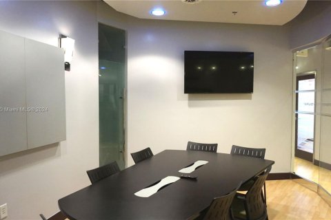 Propiedad comercial en alquiler en Pembroke Pines, Florida № 1020150 - foto 1